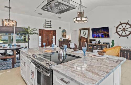 Hideout on the Hillsborough is a Gorgeous Renovated 3BR Pet Friendly Home on the Hillsborough River located in the North End of Seminole Heights - Foto 5