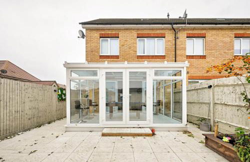 Swan's Place - Large 4bed home, Sleeps 9, Parking x2 & Games room - Foto 72