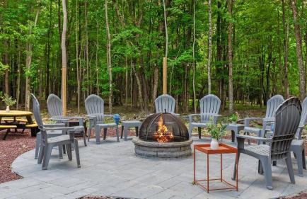 Maple Oasis by Avantstay Newly Built w/ Hot Tub, Game Room & Fire Pit - Foto 6