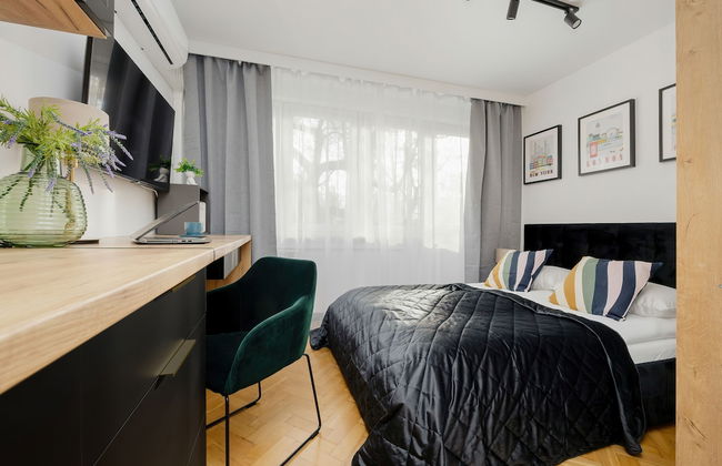 Black & Wooden Apartment by Renters - Foto 1