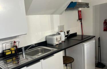 Benzer Apartments - Photo 3