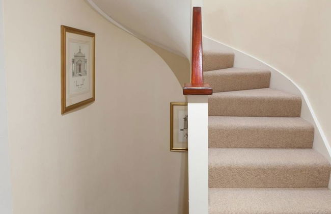 Stylish Apartments next to Buckingham Palace - Photo 2