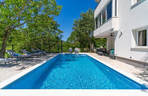 Villa Zara with 32 sqm heated Pool, Jacuzzi, Billiard, Tennis table, 8pax - Photo 6