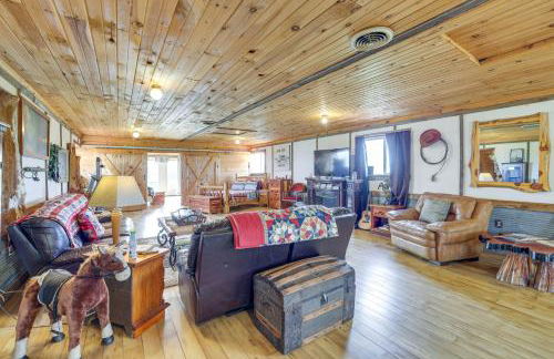 Pet-Friendly Purdy Home with Horse Stables and Trails! - Foto 6