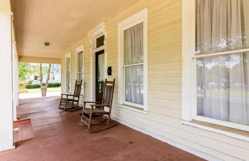 Wrap-Around Porch Uptown Stay-Pets Welcome! - Foto 9