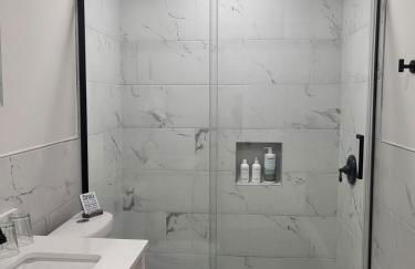 Modern Farmhouse Decor With Washer & Dryer - Foto 19