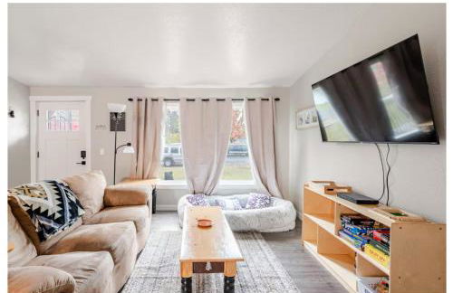 Family & Pet friendly 3 bdrm home with full kitchen and fenced yard - Foto 1