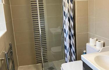 Spacious Home in Walsall with Parking & Garden - Foto 19