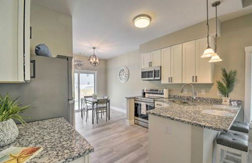 Ocean Isle Beach Home with Shared Lanai and Grill - Foto 10