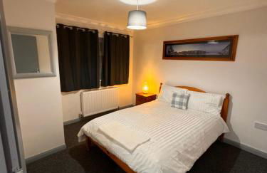 Newly decorated 4 bed home - Foto 15