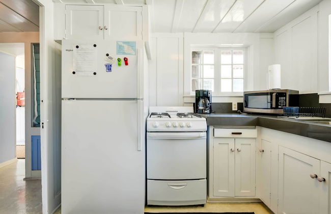 Charming Catalina Gem w/ Deck: Walk to the Beach - Foto 33