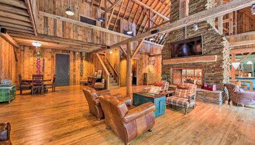 Luxe Barndominium with Home Gym, Theater, and More! - Foto 4