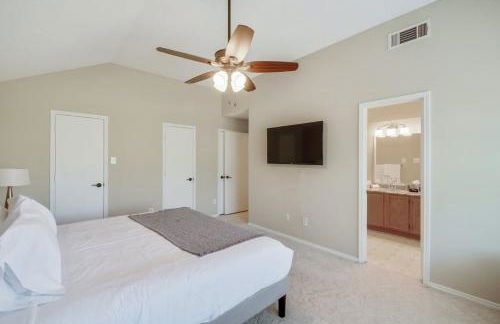 Melody Home near Grapevine DFW Airport w backyard - Foto 12