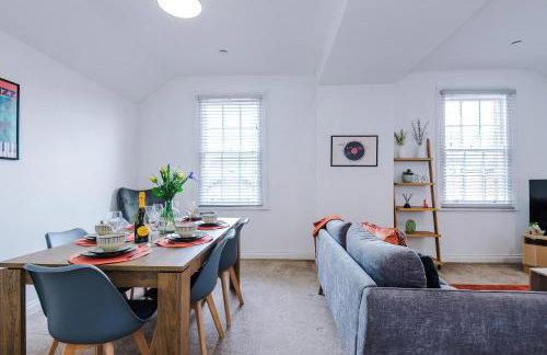 Modern 3 Bedroom House Perfect for Short and Long Stays - Foto 33