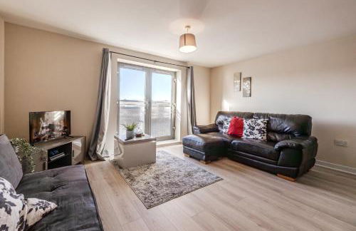 Waterfront Quayside Apartment with secure parking & lift, Ideal for Mobility Users - Foto 49