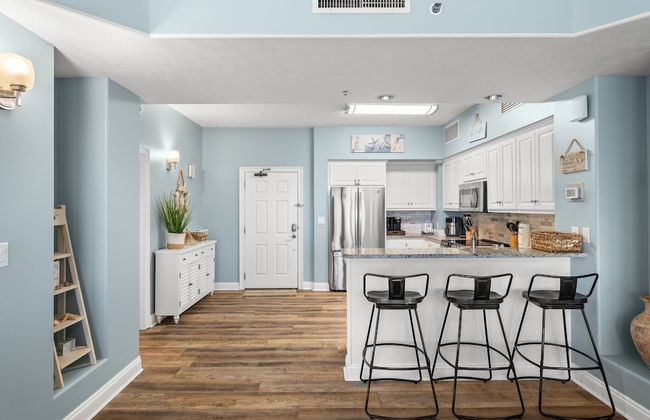 Beautiful Condo with Spacious Balcony to Enjoy Fascinating Ocean View - Unit 1002 by RedAwning - Foto 9