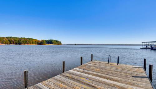 Dock and Views Family Retreat on Lake Hartwell! - Foto 2