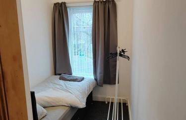 Brighouse 2 bedhouse central contractors welcome - Foto 25