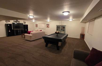 Wasatch Retreat 5 bed 3 5 bath pool table game room - Photo 51