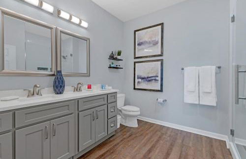 Top floor condo with view of lake, pool and fireworks! Next to Convention Center! - Foto 56