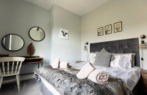 LITTLE RED HOLIDAY HOME - 2 Bed House with Free Parking within West Yorkshire, local access to the Peak District - Foto 23