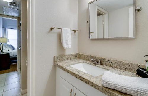Golf, Swim and Dine! Condo with Lake Conroe Access - Foto 15