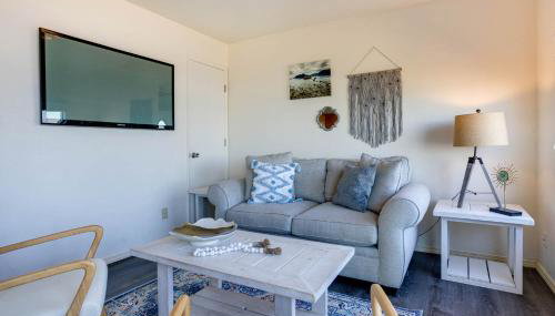 Ocean Front Duplex with Views! Dog Friendly -Surfside Cottage North - Foto 3