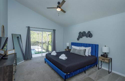 Lovely 4 Bed Oasis In the mix of everything - Photo 5