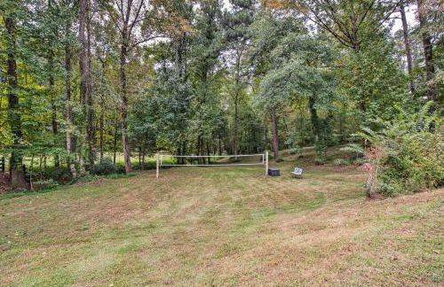 Secluded Acworth Mansion with Pool and Game Room! - Foto 41