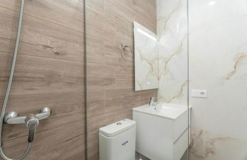 Céntrico Ático con Terraza Privada - Foto 11