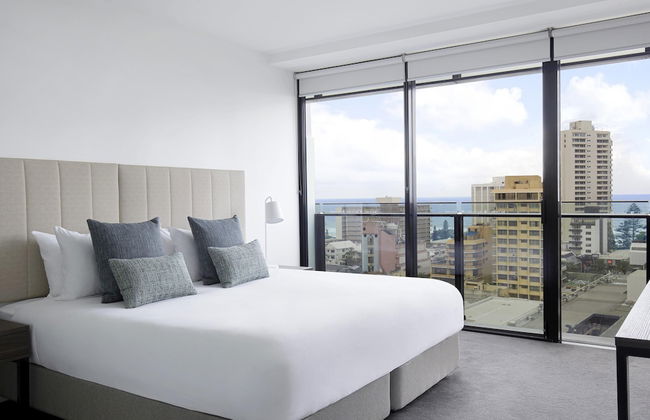 Mantra Circle on Cavill - Photo 23