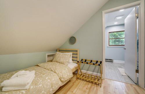 Creek View and Hot Tub Woodsy Maggie Valley Cottage - Foto 22