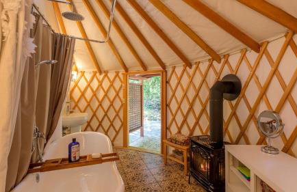 Chic Woodland Yurt Rental on a Wellness Ranch in Southern California - Foto 3