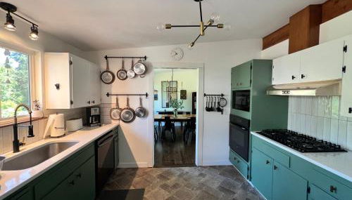 Spacious Retreat w/ Hot Tub. Perfect for Families - Foto 2