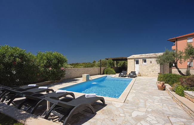 Beautiful Villa With Garden, Private Heated Pool, Whirlpool, Sauna, Near Rovinj - Foto 20