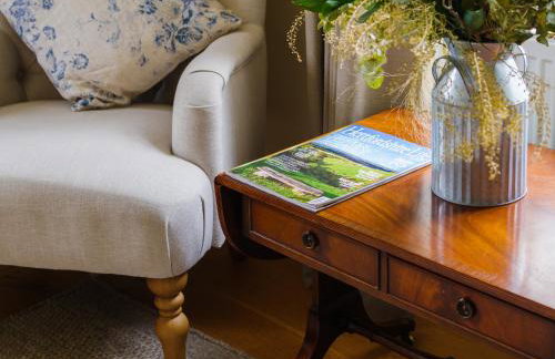 Garden House at Woodhall Estate - Photo 18