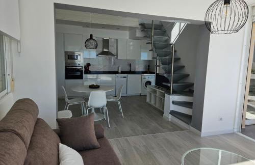 FANTÁSTICO DÚPLEX CON VISTAS IMPRESIONANTES AL MAR - Photo 4