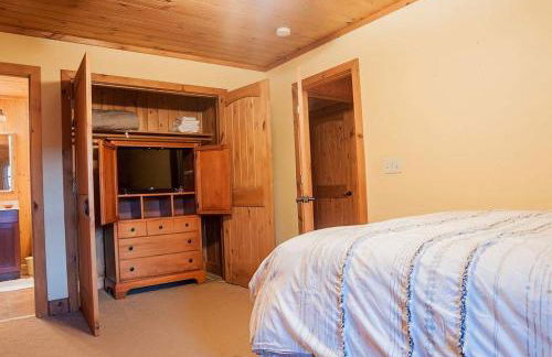 Luxurious Mountain Retreat with Hot Tub Jacuzzi Suite & Wood-Burning Fireplace - 10 Min to Boone - Foto 21