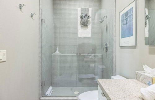 Stylish Gated TH + private heated pool + hot tub - Foto 22