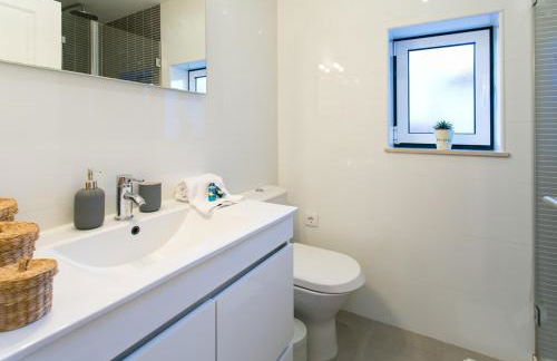 JOIVY Cosy 1-bed flat w/balcony in Alfama, moments from the Port - Foto 7