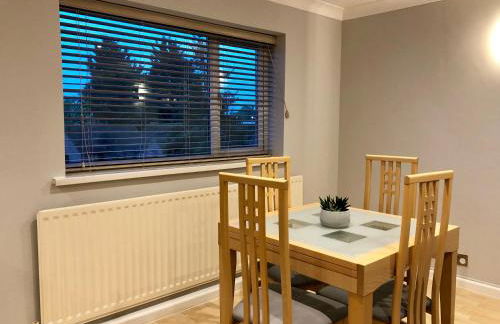 AB - Top floor 2 bed modern town centre apartment with parking for one vehicle - Foto 15