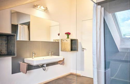 Altkreut Festenhof, Linde und Kastanie, 2 große FeWos für Gruppen bis 19 Personen ruhig und naturnah, 60 Min von München - Foto 19