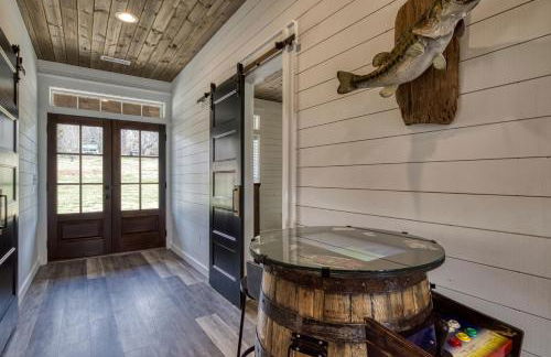 Lazy River Cabin, River Front, Hot Tub, WIFI, 560 in FREE Attraction tickets each paid day! - Foto 16