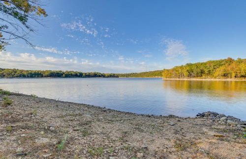 Lakefront Gem with Screened Porch and Game Room! - Foto 34