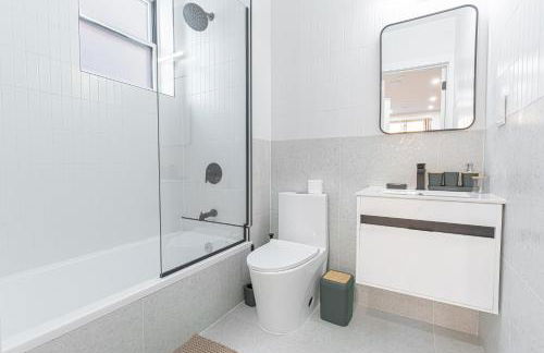 Bright Studio Duplex with Private Backyard - Foto 17