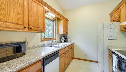 Richville Vacation Rental with Fire Pit Near Trails - Foto 4