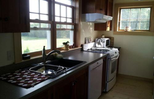 Idyllic Cottage Rental near Mount Mansfield State Forest, Vermont - Photo 3