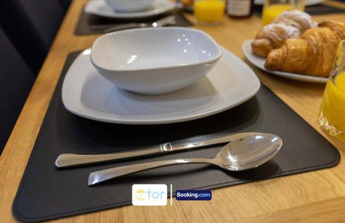 Large 2 Bedroom Apartment By The One Retreats Short Lets & Serviced Accommodation Horley Close To Gatwick Airport - Foto 20