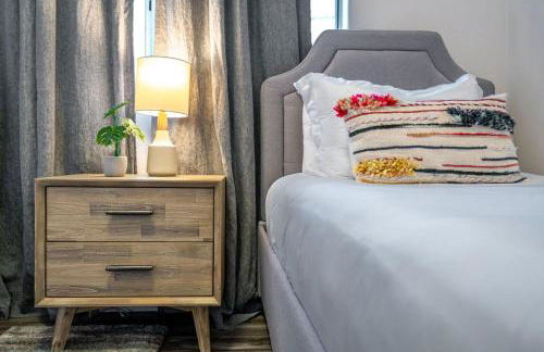 Sunlit La Jolla Village Gem with Peak Ocean Views - Photo 29