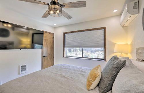 Wraparound Deck and Poker Room Cabin in Munds Park - Foto 19